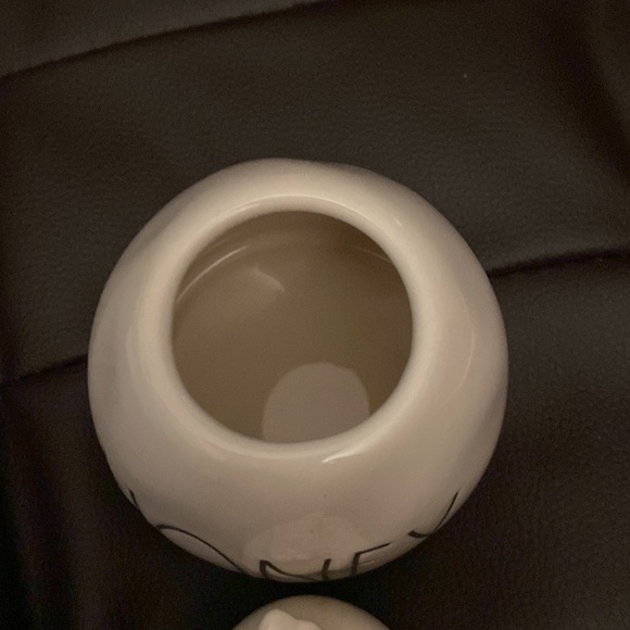 NWT IN BOX / Rae Dunn adorable ceramic Honey 🍯 Jar . - Picture 4 of 10
